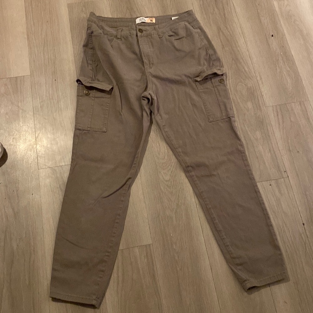 Dark green pants. Good quality. Fit well. Size 16 woman’s